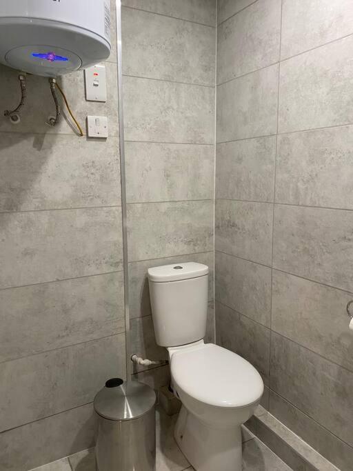 A Spacious Double Bed Studio Stoke-on-Trent Exterior photo